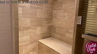 Το σπα Σαββατοκύριακο της θετής μαμάς γίνεται γυμνό μπέρδεμα.