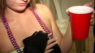 this ebony girl is giving an incredible blowjob to her neighbor 😍