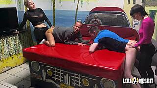 Bisexuell FEMDOM Foursome with Lou Nesbit, Lia Louise