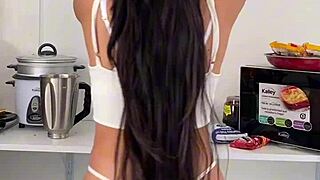 Accompany Me to Make Breakfast with Beautiful Latina