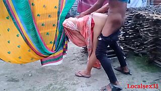 Desi Indian bhabi outdoor sex video by localsex31