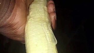 Plantain versus poivron, she gets wet and cums