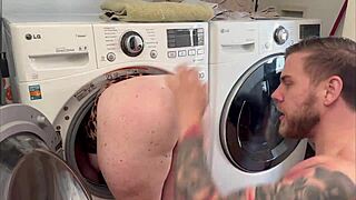 I’m banging my big booty milf stepmom stuck in the washer hard, Steve Rickz style!