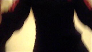 so hot watching this girl pee outdoors