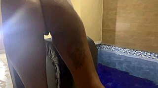 Froppy En Su Uniforme Escolar Visita La Enfermería