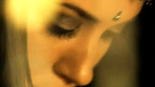 Seductress Indian MILF dancer teasing and undressing 😏