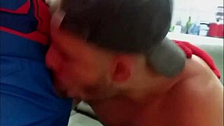 Troca troca gay com fantasia de halloween