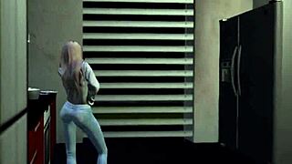 Who screams louder in Scream 25 parody blowjob scene?