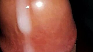 Watch this black cock cum on a homemade handjob session 😏