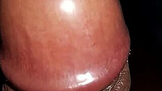 Watch this black cock cum on a homemade handjob session 😏