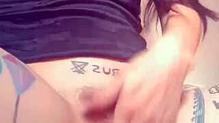 Goth Babe with Huge Lips Shows Off Big Ass While Masturbating