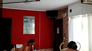 joven desconocido disfruta de una buena cojida de mi mujer por dinero