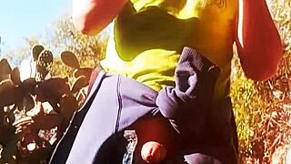 chico se masturba solo