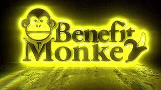 Veronica Leal licks oily pussy with wild hunger!