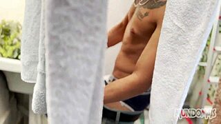 Outdoor Quickie Fucking Between Sheets?