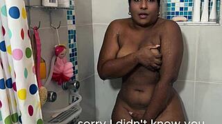 Stedfader, hvorfor snige dig ind i bruseren for at kneppe din stedatter mens konen er væk?