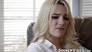 muscular derrick pierce drills blonde kenna's wet shaved pussy cowgirl 😈