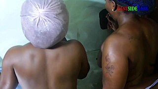 no aguantei de tesão pelo vendedor da loja e me masturbei no provador, quase pega gozando