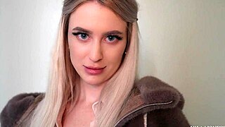 Давай, трахнемся в коридоре, чуть не поймали!