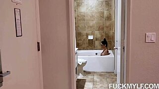 I ride dava foxx's milf pussy after practice, she has such nice tits