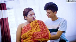 مالك منزل ديسي يقترب من خادمته بعد ملاحظة منحنياتها