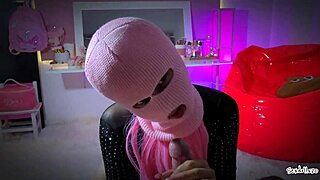 Banditka přítelkyně vydojí každou kapku při olejové masáži