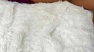 I watch stepmom flash her pussy between legs