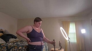 Clara Crisp, the milf bbw, gets ready for her giantess fetish video behind the scenes