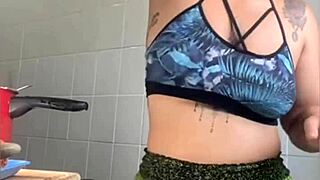 Young Casada flaunts her swollen pussy online for attention