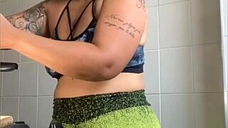 Young Casada flaunts her swollen pussy online for attention