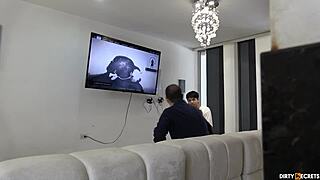 Έκανα συμφωνία με τον stepson να κοιμηθώ με τη γυναίκα μου