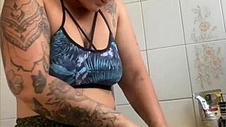 Young Casada flaunts her swollen pussy online for attention