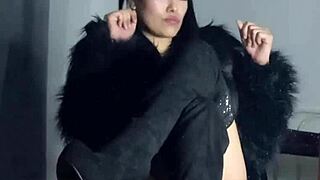 Blue surprises with her wet toy play just for you