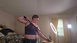 Clara Crisp, the milf bbw, gets ready for her giantess fetish video behind the scenes