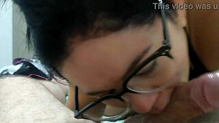 日本人ティーン18+が教授にホットなPOVフェラ、成績のために