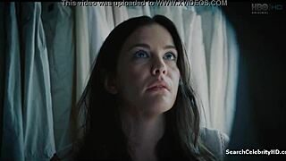 Liv Tyler gola zgoraj v prizoru iz The Leftovers 2015