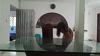 hermanastra caliente y sexy morena prueba nuevas posiciones exoticas con su hermanastro