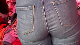 Big ass woman in jeans at the tianguis in Mexico