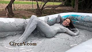 ever tried clay sploshing in the pool like ciren v does?