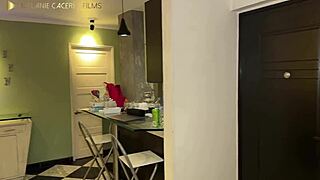 Cachonda Esposa Se Masturba Mientras Ve A Su Esposo Follando Con Otra - Porno En Español