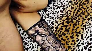 40-year-old MILF trying hard in studio! 😏