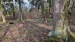 Russa timida offre pompino bagnato al primo appuntamento nel bosco POV