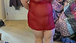 look at this bbw stripping in lingerie