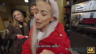 Veronica Leal klar til at bytte og forføre en ung biseksuel tøs mens kæresten ser på?