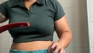 i enjoy showing off my swollen pussy to everyone