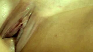 Demi-sœur jouit si fort pendant du sexe sauvage avec demi-frère - Horny Hostel !