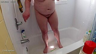 watch her golden shower before cumshot on face