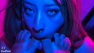 Even while smoking, she can't stop worshiping her lover's feet