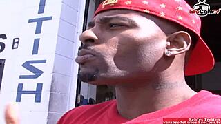 صدر كبير لبنات سمر سيليكون يحصل على قذف من قضيب أسود كبير في لقاء