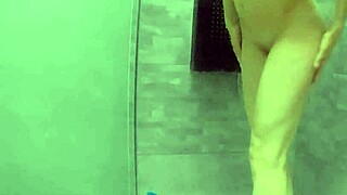 Skinny teen Lola Spice pisses on feet in shower